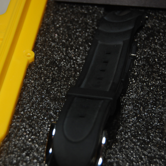 Invicta Venom Interchangesble Watch Set & Dive Box - Picture 3 of 8